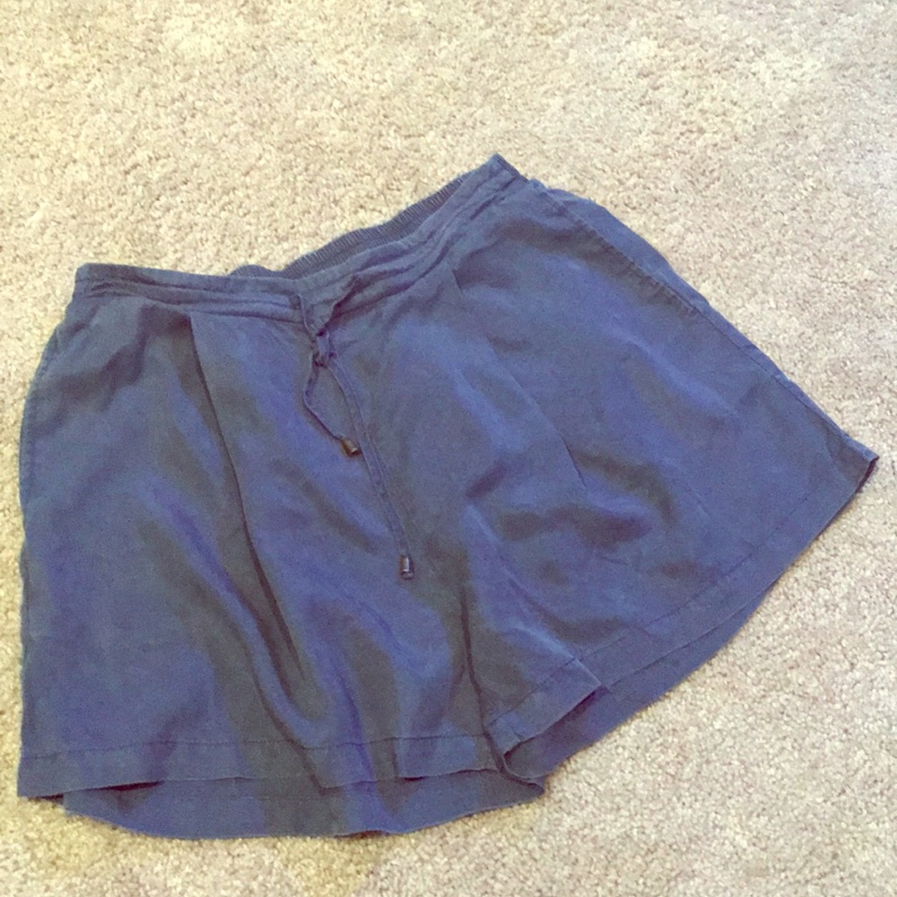 Island Shop Shorts